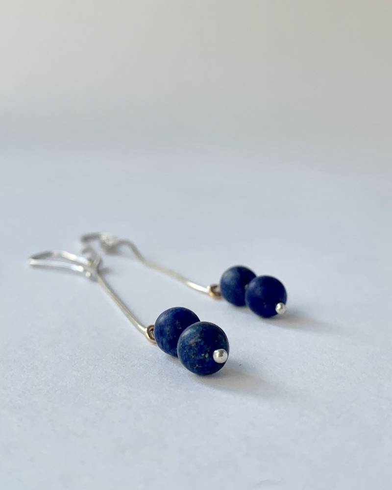 Handgemachte Sterling Silber Lapis Lazuli Ohrringe Mit Gold Perlen Handgemachte Sterling Silber Lapis Lazuli Ohrringe Mit Gold Perlen von tsvetajewelry