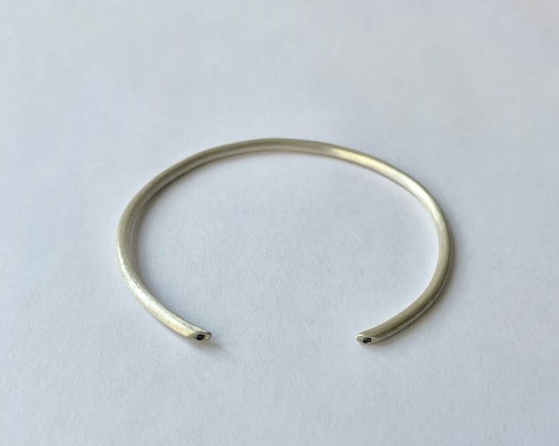sterling Silber Enso Armreif Mit Schwarzen Diamanten sterling Silber Enso Armreif Mit Schwarzen Diamanten von tsvetajewelry