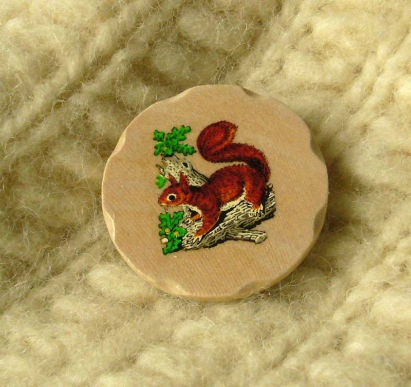 Rotes Eichhörnchen Holz Handgeformte Brosche Rotes Eichhörnchen Holz Handgeformte Brosche von tuwhittuwhoo