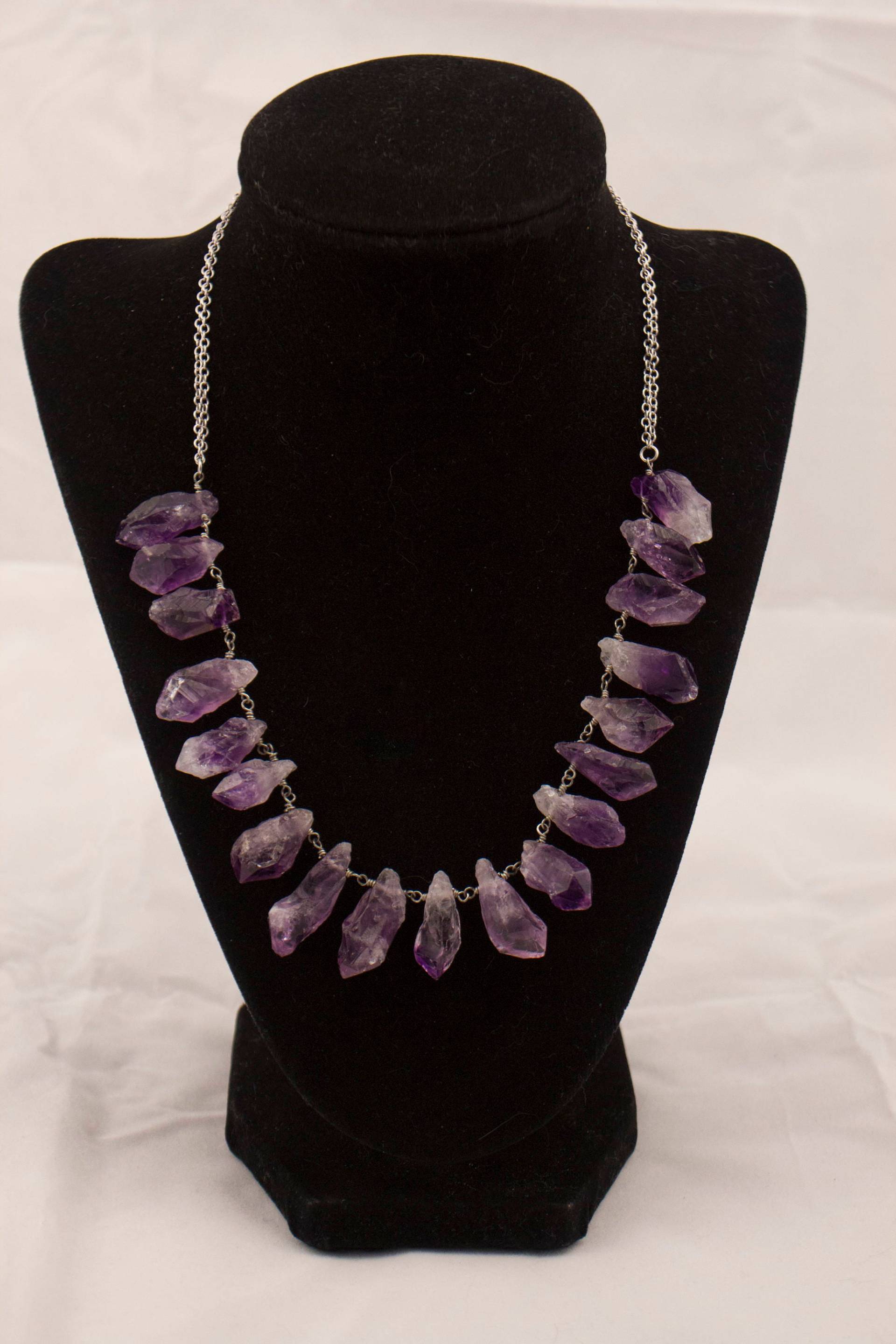 Amethyst Rough Point Halskette Amethyst Rough Point Halskette von tuxedocatzdesigns