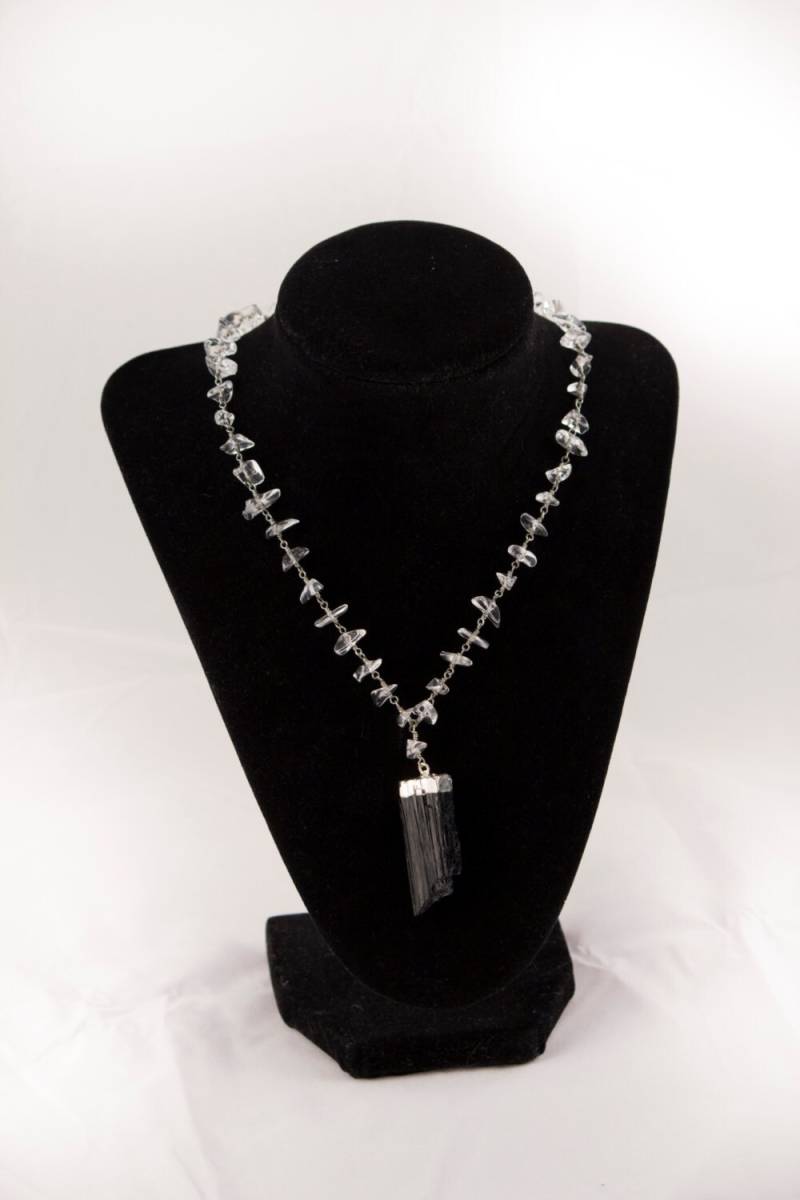 Bergkristall Und Schwarzer Turmalin Halskette Bergkristall Und Schwarzer Turmalin Halskette von tuxedocatzdesigns