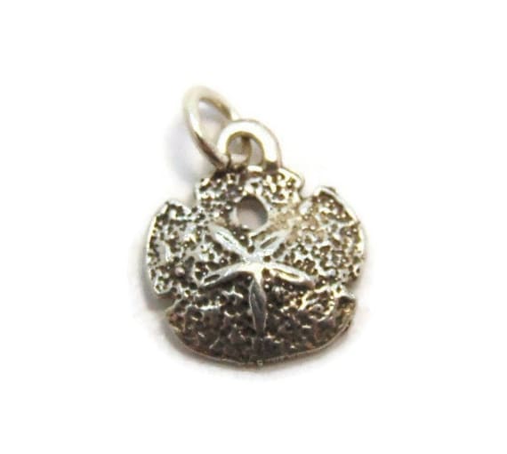 Sand Dollar Charm Anhänger .925 Sterling Silber Sand Dollar Charm Anhänger .925 Sterling Silber von twinsjewelrygs