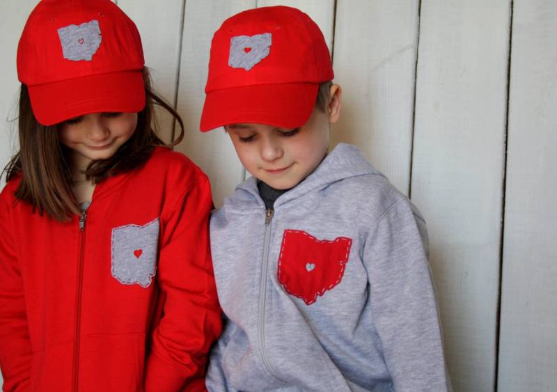 Ohio State Buckeyes Inspirierter Hoodie, Kleinkind/Kapuzenpullover Zip-Up, Herz Von Liebe, Buckeye Liebe Hoodie von twinzzshop