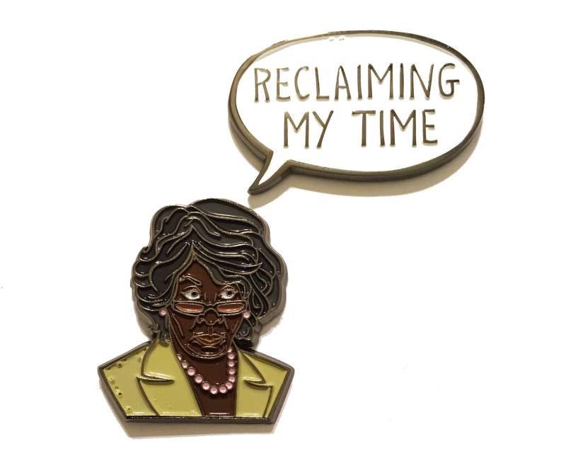 Maxine Waters Relaine My Time Emaille-Pin-Set von twistedEGOS