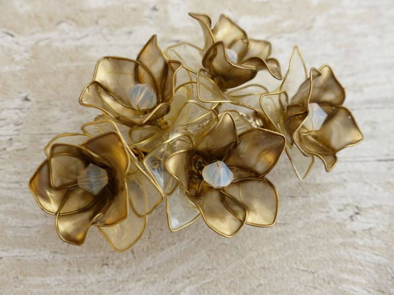 Gold & Perle Swarovski Floral Haarspange - Goldie Und Perlglanz Blumen, Swarovski-Kristallen, Haar-Accessoire Kanzashi. Braut Gold & Perle Swarovski Floral Haarspange - Goldie Und Perlglanz Blumen, Swarovski-Kristallen, Haar-Accessoire Kanzashi. Braut von twistglam