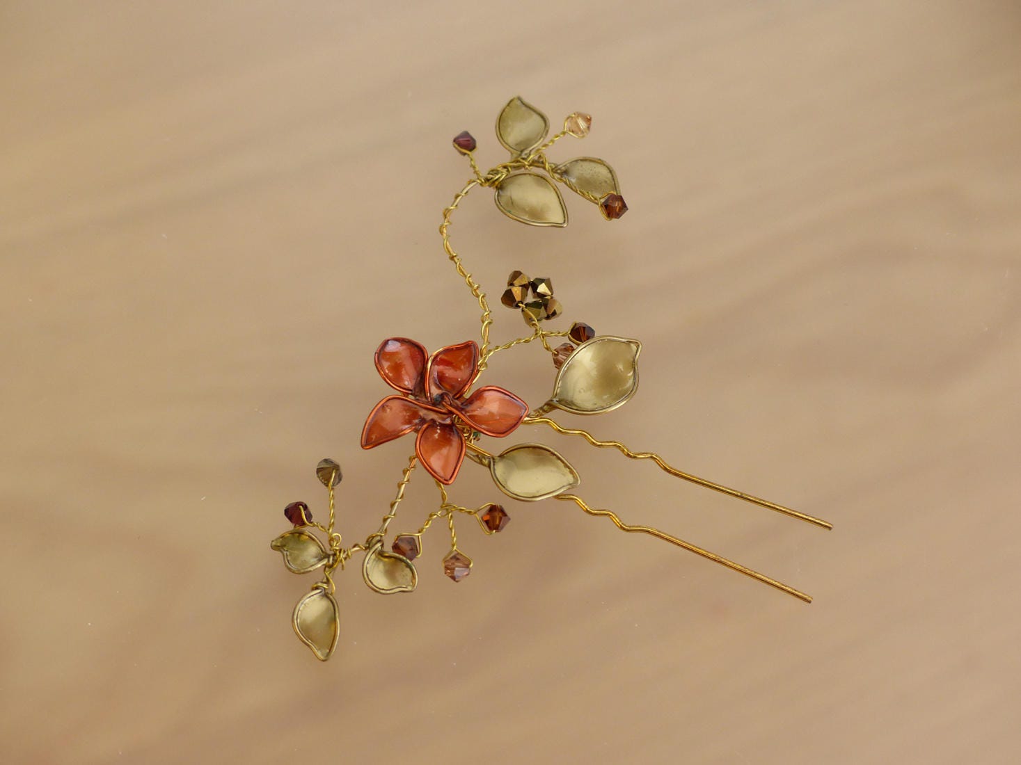 Mixed Metallic Resin Swarovski Kristall Haarnadel - Connie Haarklemme Kupferblume, Goldene Blätter Haarklammer. Braut, Brautjungfer, Abschlussball Mixed Metallic Resin Swarovski Kristall Haarnadel - Connie Haarklemme Kupferblume, Goldene Blätter Haarklammer. Braut, Brautjungfer, Abschlussball von twistglam