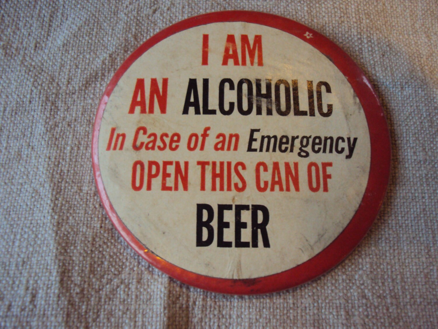 Groß 3 1/2 "Vintage 50S Vergnügungspark Pin Comic Drinking Red White Und Blue Motto Slogan Badge von twojs