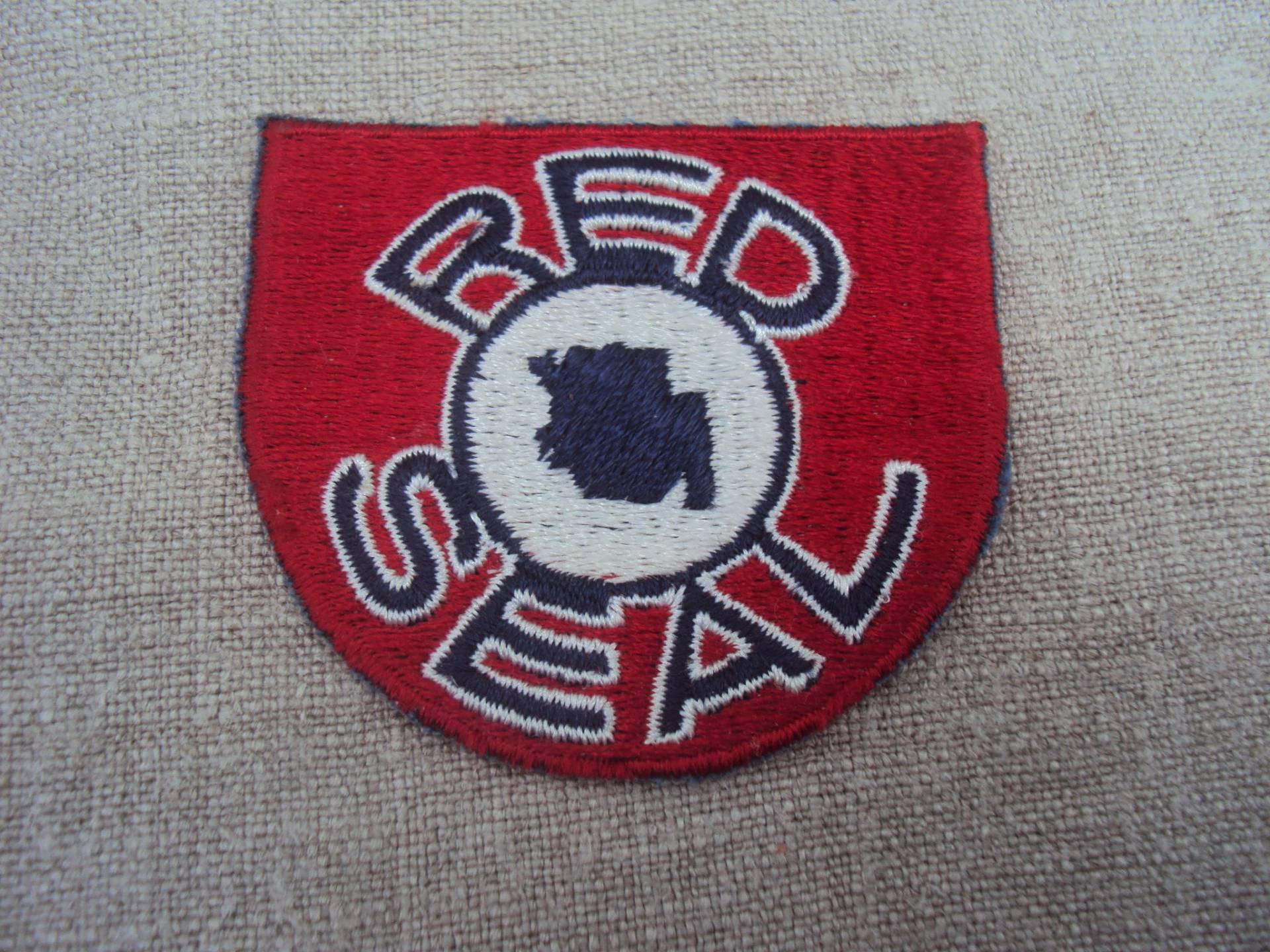 Vintage 70Er Jahre Rotes Siegel Uniform Annähen Patch Vintage 70Er Jahre Rotes Siegel Uniform Annähen Patch von twojs
