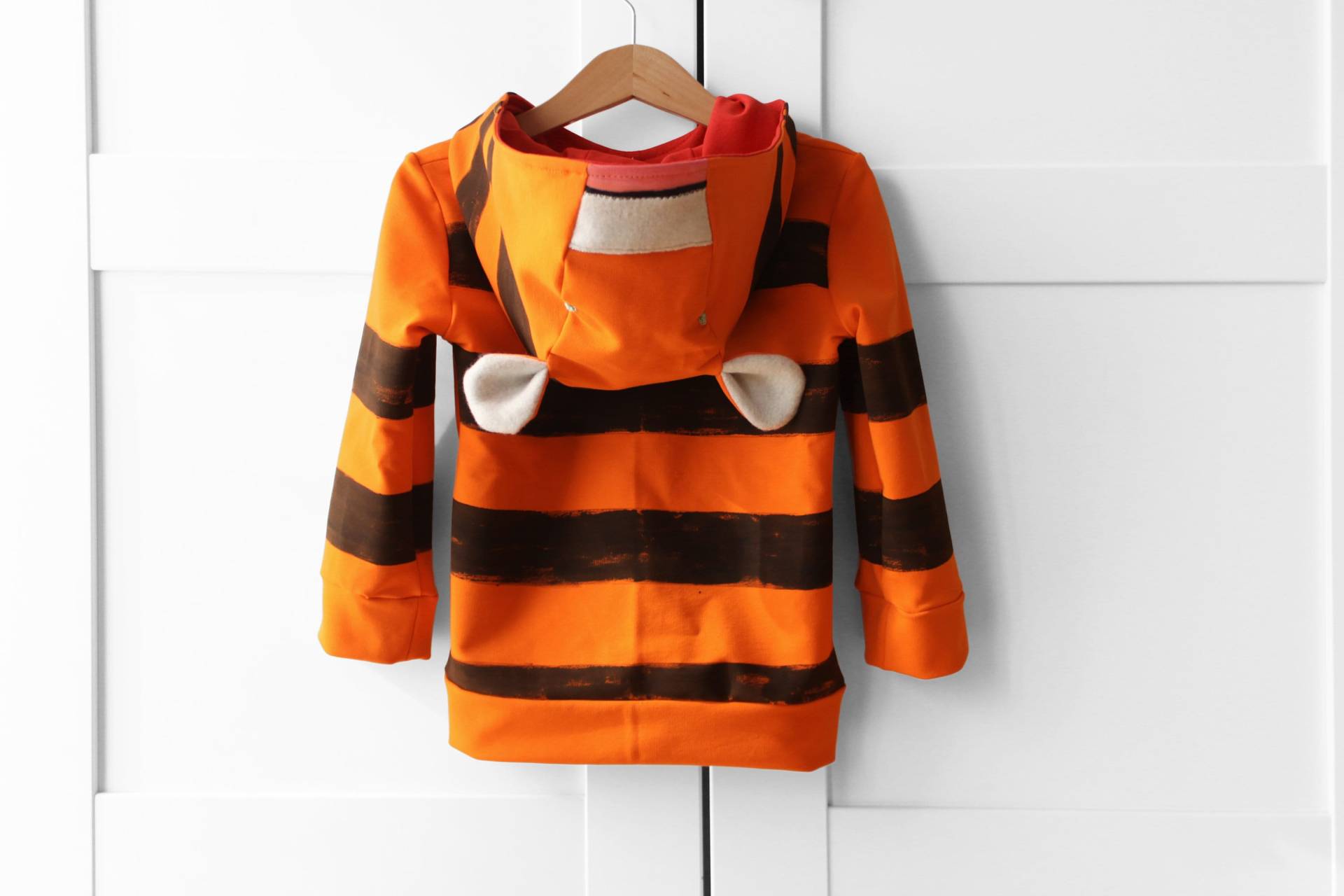 Tiger Hoodie Handgemaltes Kostüm Aus Bio-Baumwollgemisch von twopointscouture