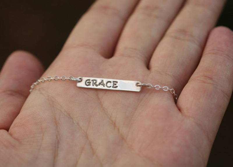 Kid Bar Halskette, Kleine Baby-Größe, Mini-Bar-Halskette, Namensschild, Erste Blumenmädchen Schmuck, Initial Rechteck Monogramm von tydesign