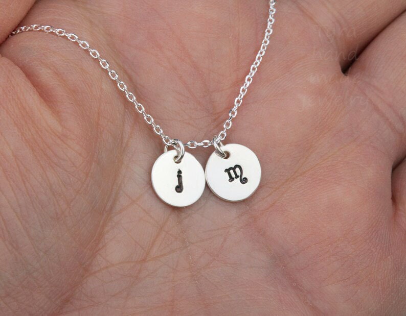 Personalisierte Erste Halskette, Handgestempelt Paar Initialen, Initialen Der Besten Freundin, Für Kinder, Schwesternschaft Geschenk, Mutter von tydesign