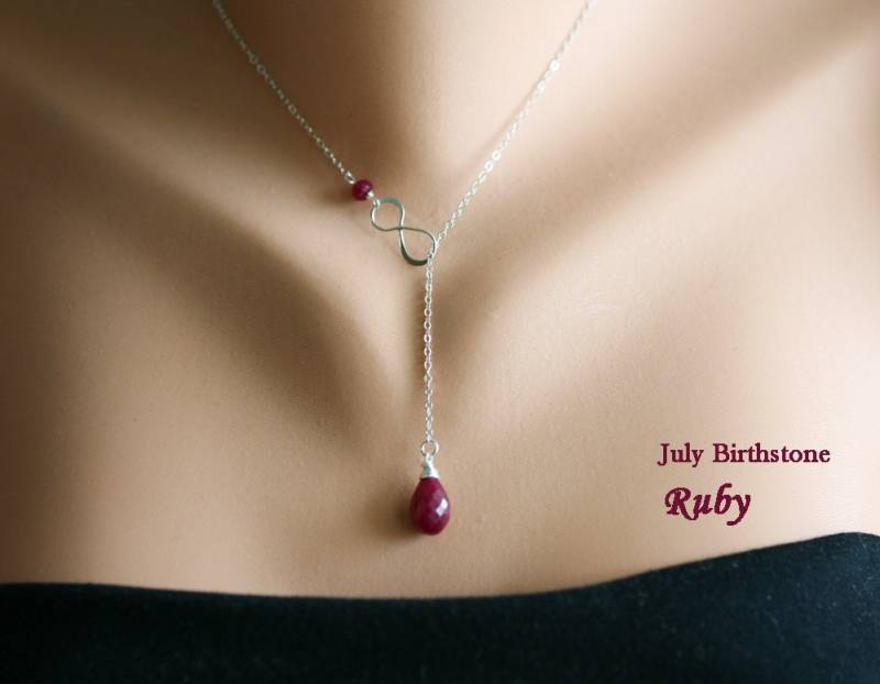 Personalisierte Infinity Kette Juli Rubin Geburtsstein, Monogrammhalskette Lariat Y, Hochzeitsschmuck, Braut Jewelryruby Unendlichkeit Halskette von tydesign