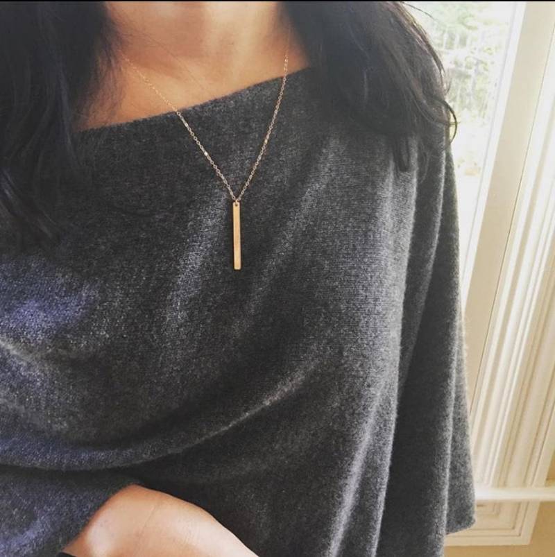 Vertikale Stangenkette, Lange Geschichtete Halskette, Gravierte Koordinaten, Monogramm-Bar, Volle Namenskette von tydesign