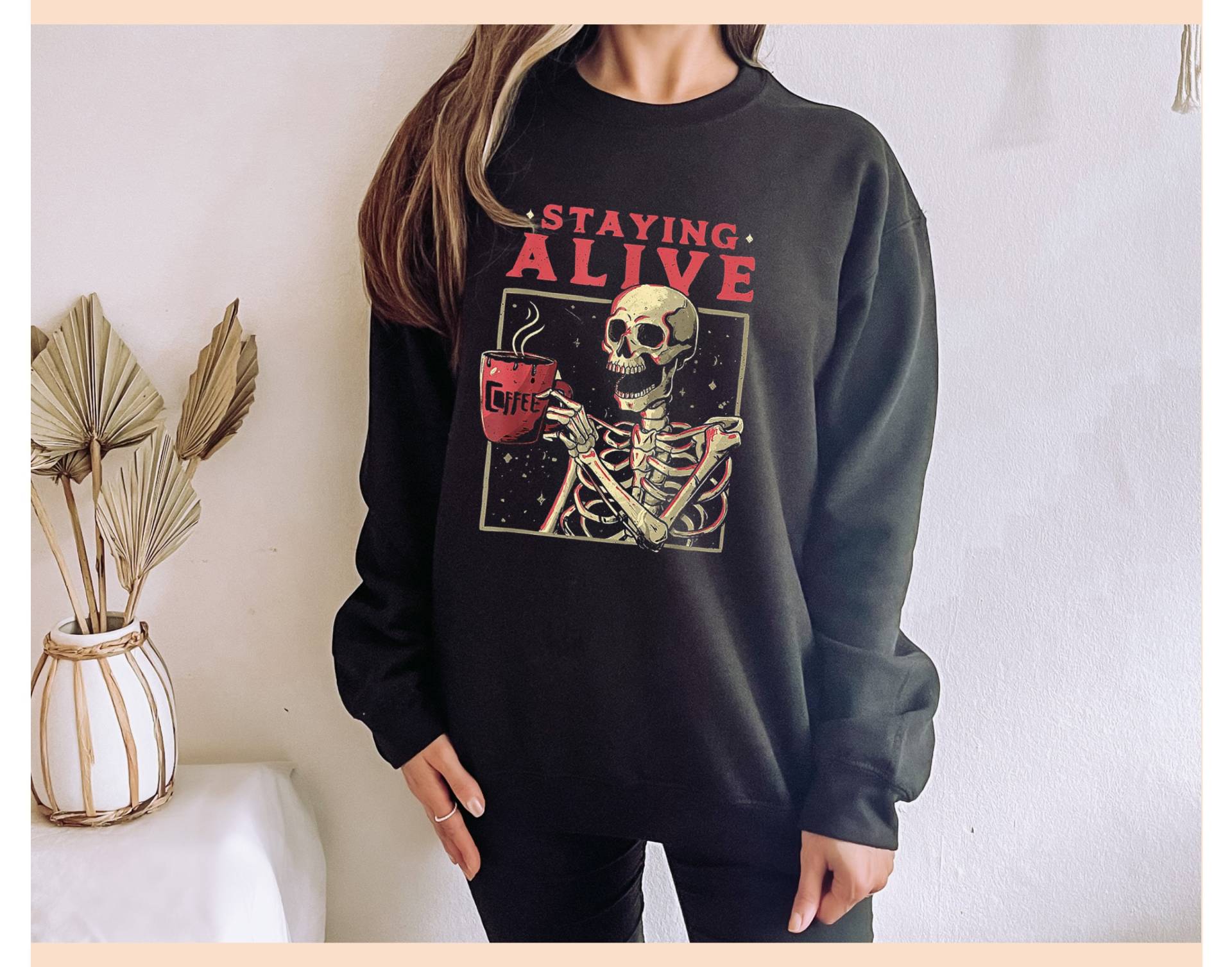 staying Alive Sweatshirt Or Shirt/Herbst Mama Halloween Geschenk Für Skelett Lustiges von typicallyvulgar