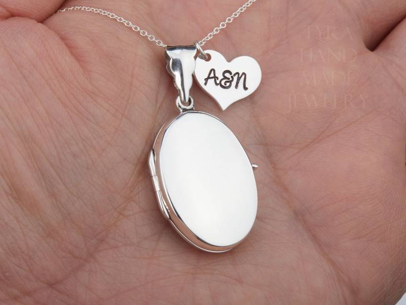 925 Silber Medaillon Halskette Mit Monogramm Herz, Valentinstag Geschenk, Muttertag Geschenk 925 Silber Medaillon Halskette Mit Monogramm Herz, Valentinstag Geschenk, Muttertag Geschenk von tyrahandmadejewelry