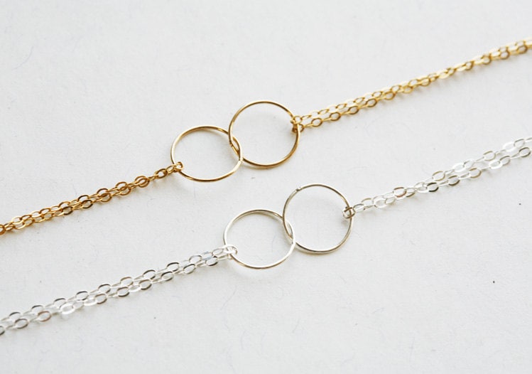 Beste Freunde, Karma Armband, Halo Einfache Tägliche Schmuck Draht Umwickelt Perle, Brautjungferngeschenke Beste Freunde, Karma Armband, Halo Einfache Tägliche Schmuck Draht Umwickelt Perle, Brautjungferngeschenke von tyrahandmadejewelry