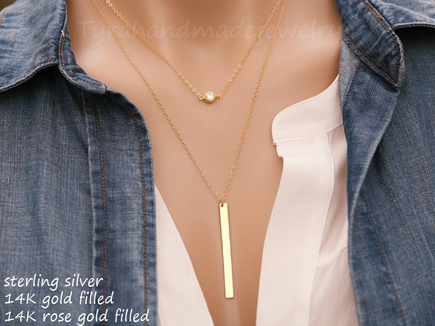 Doppelte Schicht Bar Halskette, Vertikale Personalisierte Kleine Cz Punkt Benutzerdefinierte Lange Bar, Erste Namensschild Schmuck Doppelte Schicht Bar Halskette, Vertikale Personalisierte Kleine Cz Punkt Benutzerdefinierte Lange Bar, Erste Namensschild Schmuck von tyrahandmadejewelry