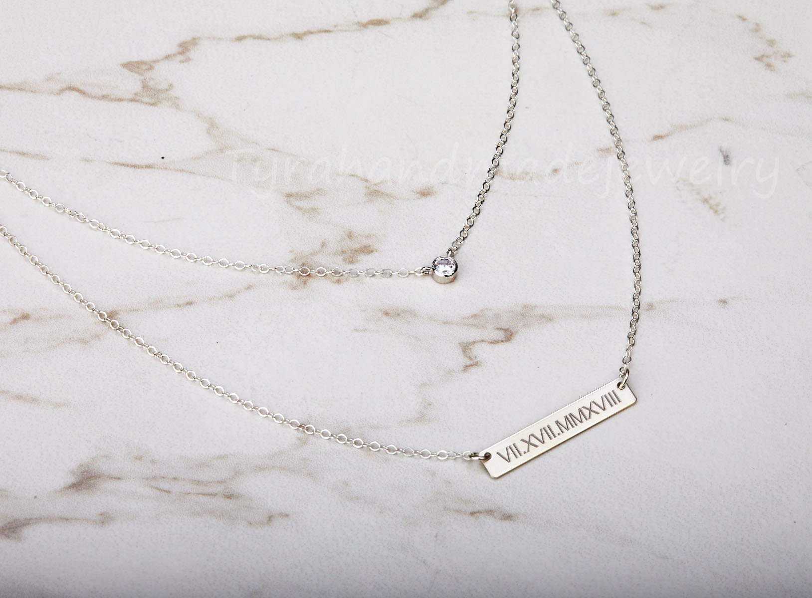 Double-Layer-Cz Bar Halskette, Graviert Monogramm, Erste, Vollständiger Name, Koordinieren, Hochzeit Datum Bar, Winziger Punkt Eigene Notiz Double-Layer-Cz Bar Halskette, Graviert Monogramm, Erste, Vollständiger Name, Koordinieren, Hochzeit Datum Bar, Winziger Punkt Eigene Notiz von tyrahandmadejewelry