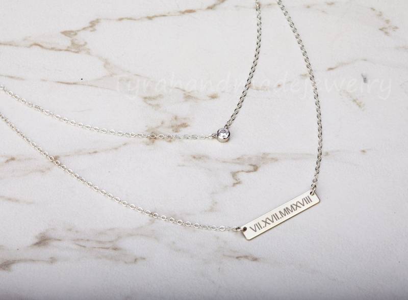 Double-Layer-Cz Bar Halskette, Graviert Monogramm, Erste, Vollständiger Name, Koordinieren, Hochzeit Datum Bar, Winziger Punkt Eigene Notiz Double-Layer-Cz Bar Halskette, Graviert Monogramm, Erste, Vollständiger Name, Koordinieren, Hochzeit Datum Bar, Winziger Punkt Eigene Notiz von tyrahandmadejewelry