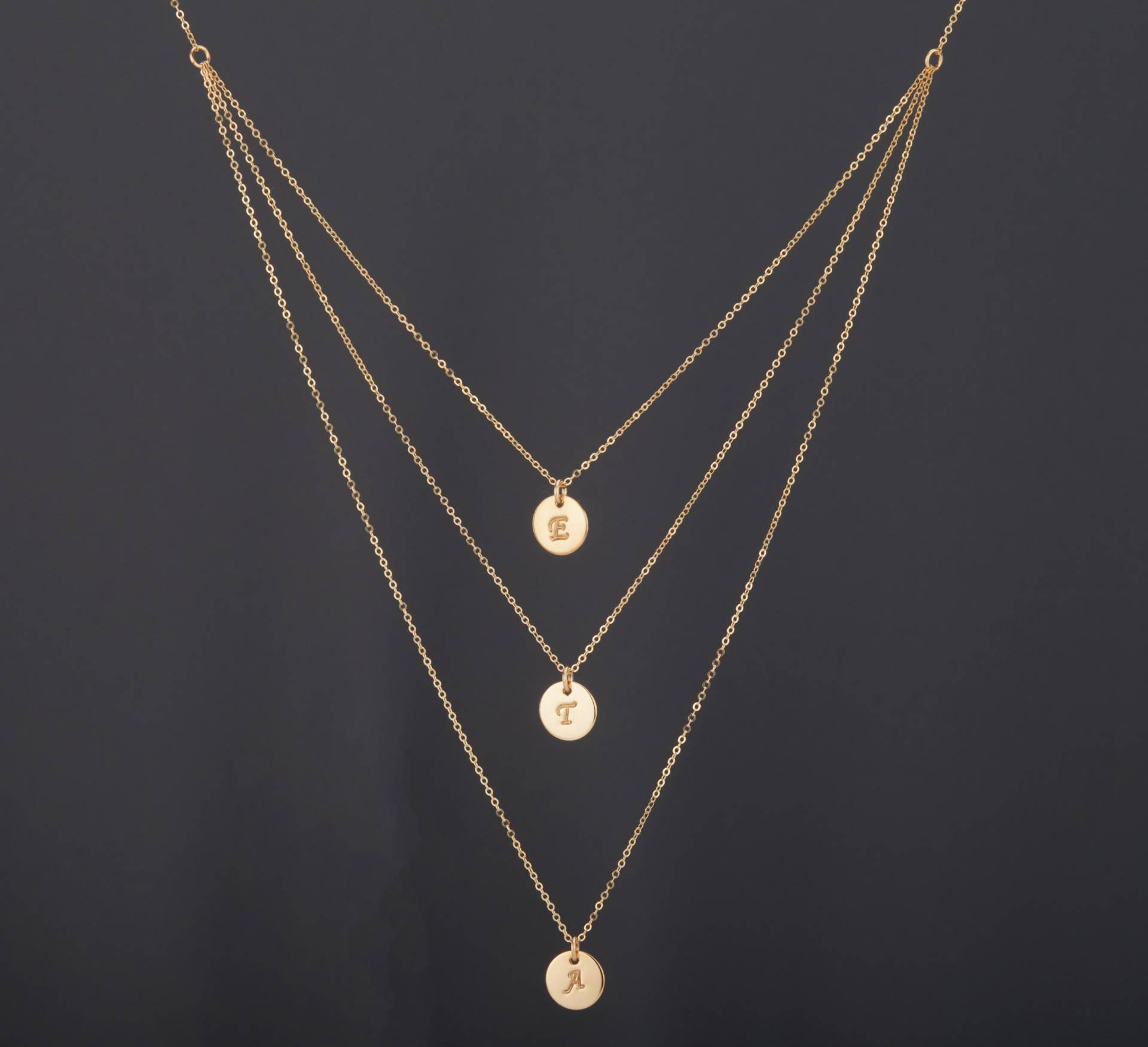 Dreischichtige Anfangsanhänger, Silber, Gold Filled, Roségold Handgestempelter Mutter Von Drei Kindern, Familienhalskette Dreischichtige Anfangsanhänger, Silber, Gold Filled, Roségold Handgestempelter Mutter Von Drei Kindern, Familienhalskette von tyrahandmadejewelry