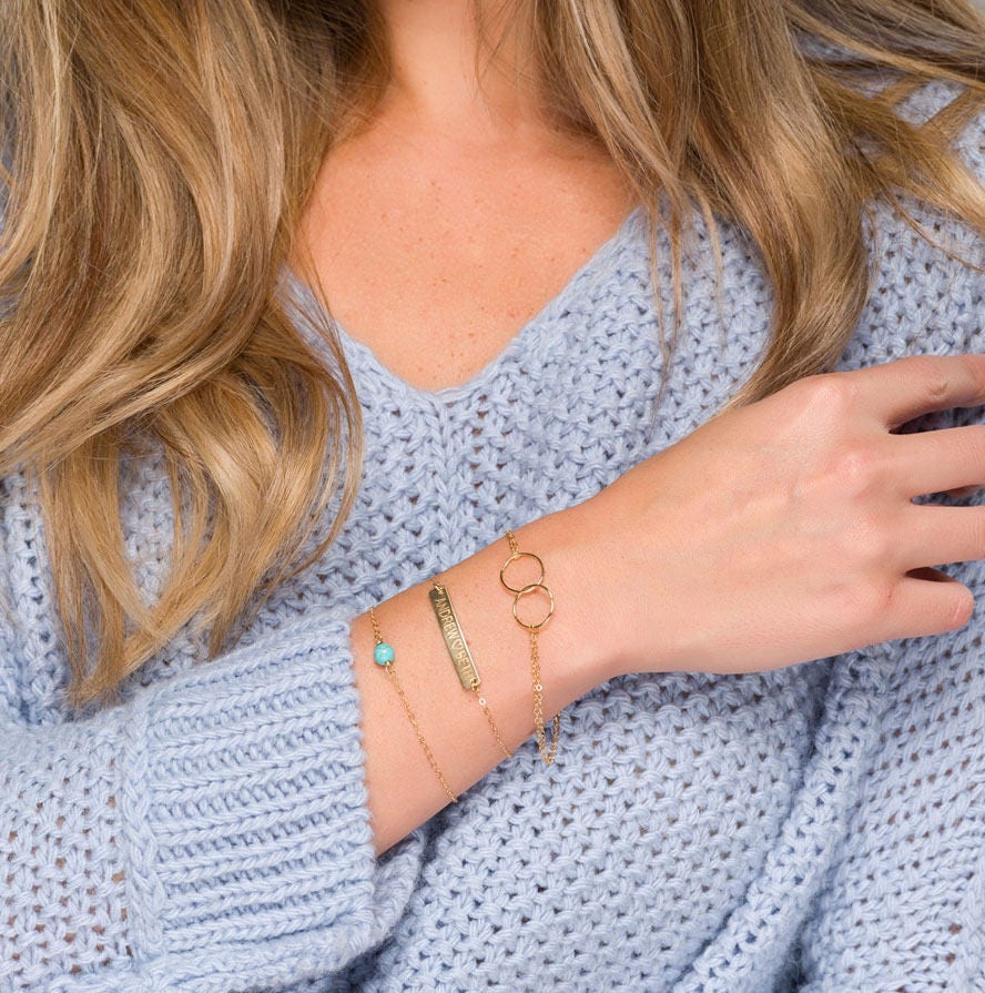 Edelstein-Bar-Armband-Set, Bar Armband Schichtung Set, Geburtsstein Und Armband, Datum, Koordinaten, Namensleiste, Doppelte Seite Gravur Edelstein-Bar-Armband-Set, Bar Armband Schichtung Set, Geburtsstein Und Armband, Datum, Koordinaten, Namensleiste, Doppelte Seite Gravur von tyrahandmadejewelry