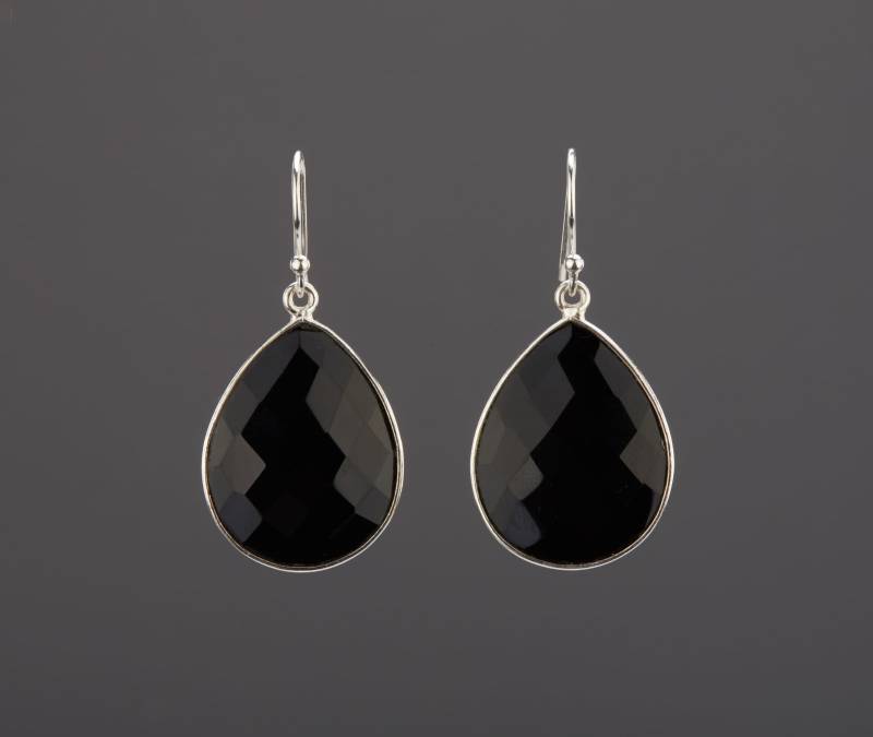 Große Schwarze Onyx Ohrringe, Facettierter Birnen Ohrring, Naturstein Geburtstag Geschenk, Mutter Grußkarte von tyrahandmadejewelry
