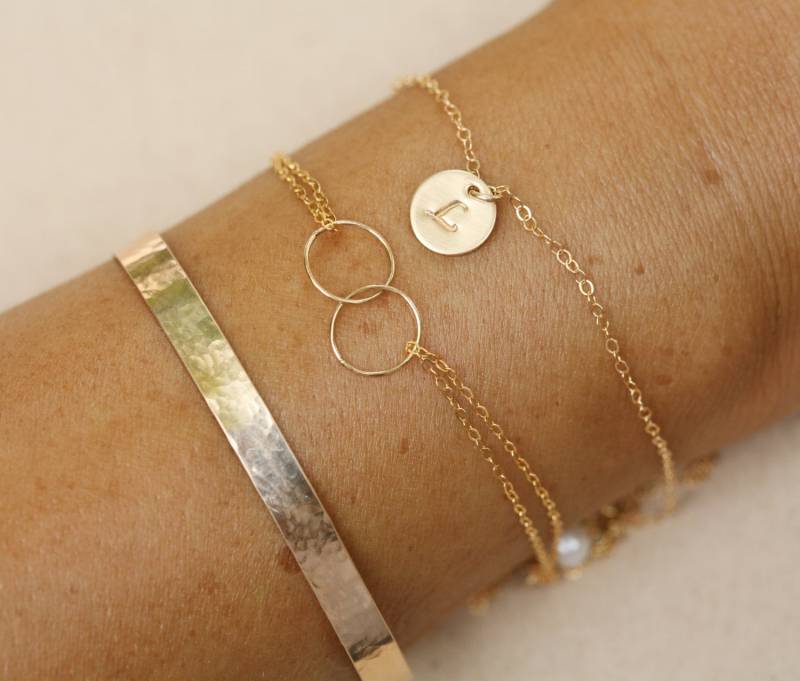 Kreis Ewigkeit Bar Bangle.monogram Beste Freunde, Erste Armband, Armreif, Silber Oder Gold, Brautjungferngeschenk Kreis Ewigkeit Bar Bangle.monogram Beste Freunde, Erste Armband, Armreif, Silber Oder Gold, Brautjungferngeschenk von tyrahandmadejewelry
