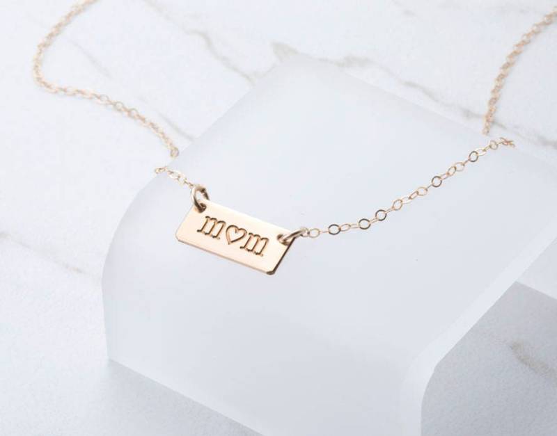 Handgestempelte Initial Bar Halskette, Roségold, Personalisiertes Geschenk von tyrahandmadejewelry