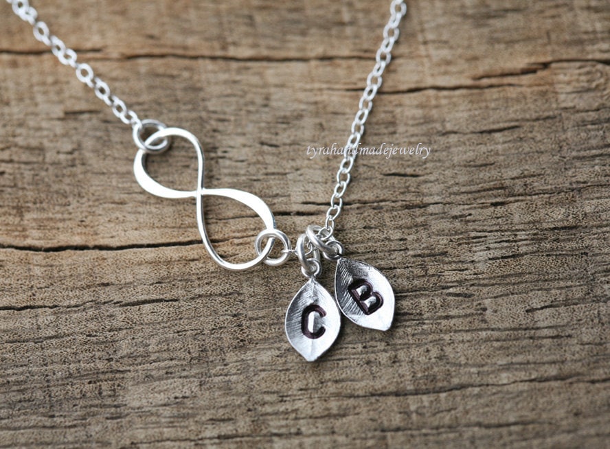 Personalisierte Infinity Halskette, Benutzerdefinierte Erste Blatt Hand Gestempelt Monogramme, Paar Beste Freunde Geschenk, Valentinstag Personalisierte Infinity Halskette, Benutzerdefinierte Erste Blatt Hand Gestempelt Monogramme, Paar Beste Freunde Geschenk, Valentinstag von tyrahandmadejewelry