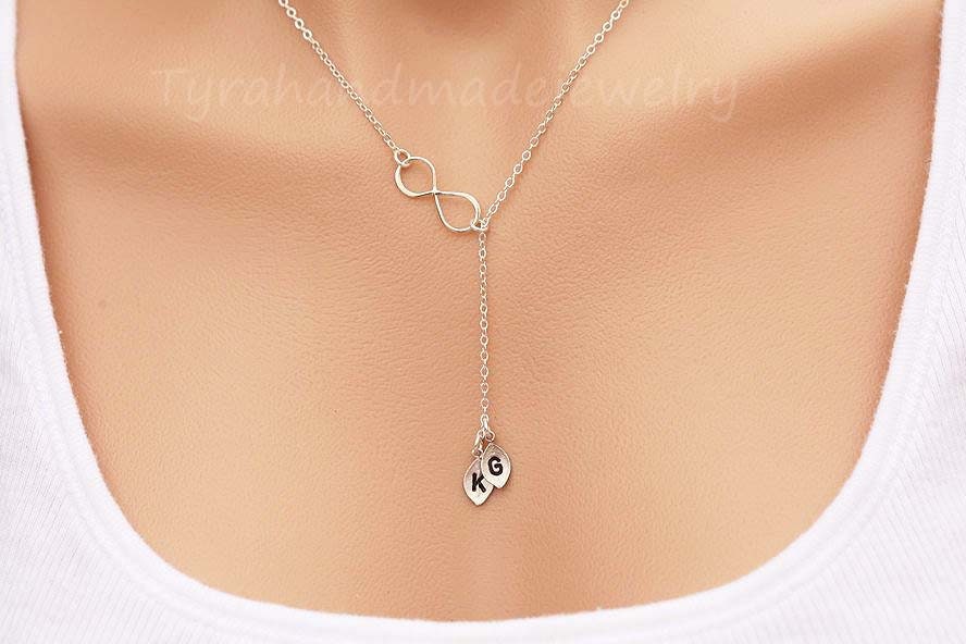 Personalisierte Infinity Halskette, Benutzerdefinierte Monogrammierte Blatt Unendlichkeit Erste Beste Freunde Geschenk, Familie Initialen, Notizkarte Personalisierte Infinity Halskette, Benutzerdefinierte Monogrammierte Blatt Unendlichkeit Erste Beste Freunde Geschenk, Familie Initialen, Notizkarte von tyrahandmadejewelry