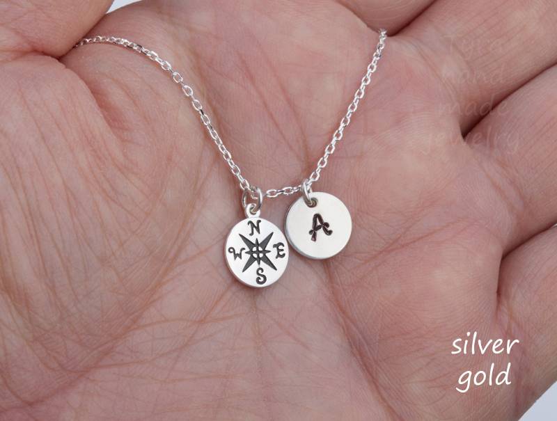 Personalisierte Kompass Halskette, Silber, Gold, Erste Benutzerdefinierte Schrift Monogramm, Graduierung Geschenk, Schwesternschaft, Brautjungfer Personalisierte Kompass Halskette, Silber, Gold, Erste Benutzerdefinierte Schrift Monogramm, Graduierung Geschenk, Schwesternschaft, Brautjungfer von tyrahandmadejewelry