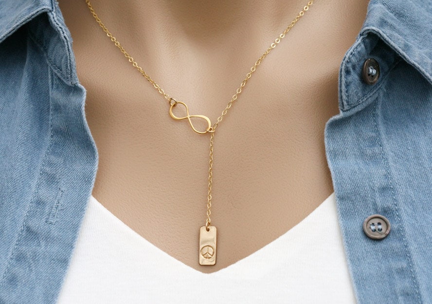 Personalisierte Unendlichkeit Bar Lariat, Benutzerdefinierte Gravieren Erste Bar, Kurze Vertikale Doppelte Seite Gravieren, Beste Freundin Geschenk Personalisierte Unendlichkeit Bar Lariat, Benutzerdefinierte Gravieren Erste Bar, Kurze Vertikale Doppelte Seite Gravieren, Beste Freundin Geschenk von tyrahandmadejewelry