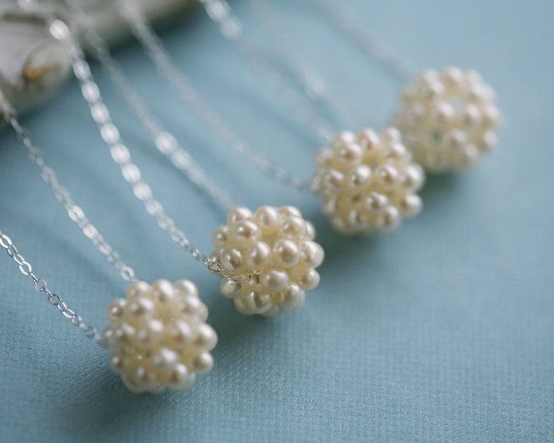 Set Von 5, Pearl Cluster Halskette, Süßwasser Perle Kugel, Brautjungfer Geschenk, Hochzeitsschmuck, Draht Umwickelt Perlen, Hochzeitsfest-Geschenk von tyrahandmadejewelry