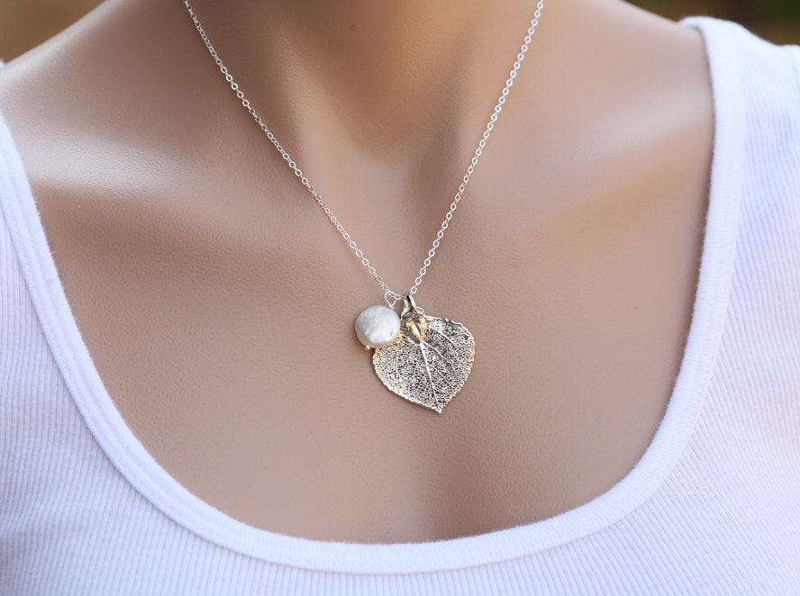 Silber Espe Blatt Und Münze Perle Halskette, Echte Brautjungfer Geschenke, Hochzeit Im Herbst Herbst, Lariat, Personalisiert, Schmuck Silber Espe Blatt Und Münze Perle Halskette, Echte Brautjungfer Geschenke, Hochzeit Im Herbst Herbst, Lariat, Personalisiert, Schmuck von tyrahandmadejewelry
