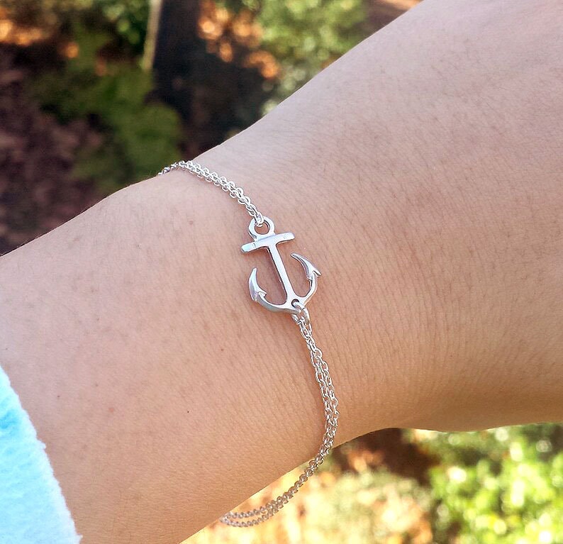 Sterling Silber Seitwärts Anker Armband, Stärke Hoffnung Armband, Navy Frau Geschenk, Graduierung Geschenk, Brautjungfer Geschenk Sterling Silber Seitwärts Anker Armband, Stärke Hoffnung Armband, Navy Frau Geschenk, Graduierung Geschenk, Brautjungfer Geschenk von tyrahandmadejewelry