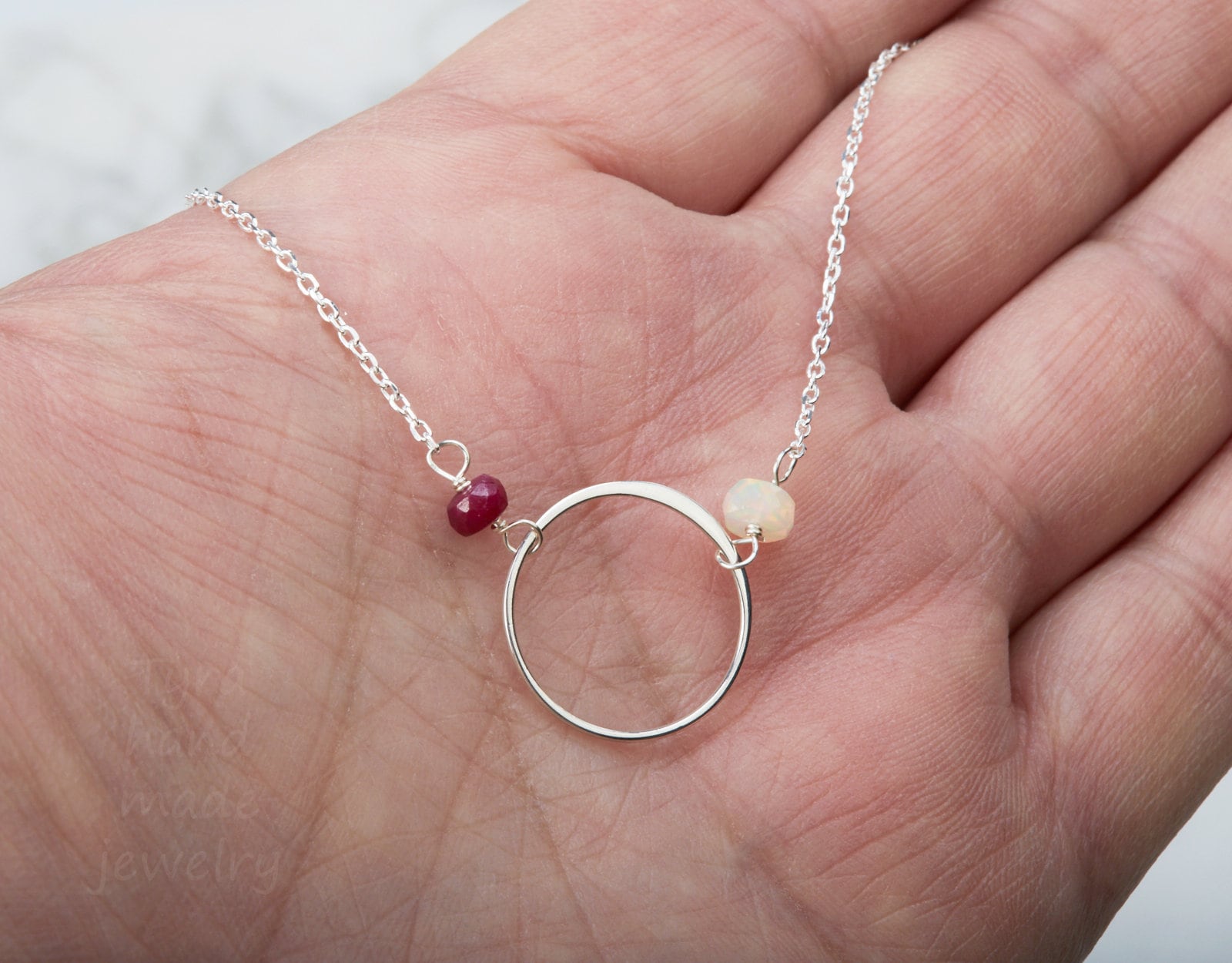 Zwei Geburtssteine An Kreishalskette, Silber Oder Gold, Personalisierte Karma-Kreishalskette, Benutzerdefiniertes Geburtssteingeschenk Zwei Geburtssteine An Kreishalskette, Silber Oder Gold, Personalisierte Karma-Kreishalskette, Benutzerdefiniertes Geburtssteingeschenk von tyrahandmadejewelry