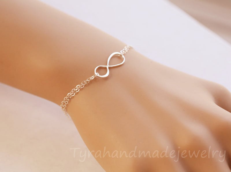 Unendlichkeitsarmband, Schwesternschaft Armband, Abschlussgeschenk, Beste Freundin Geschenk, Ewigkeit Infinity Karma Brautjungfer Geschenke, Hochzeit von tyrahandmadejewelry2