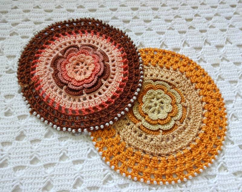 Gehäkeltes Paar Puppen in Braun Und Orange - Handgemachtes Set Von Zwei Gehäkeltes Paar Puppen in Braun Und Orange - Handgemachtes Set Von Zwei von uDazzleSupplies