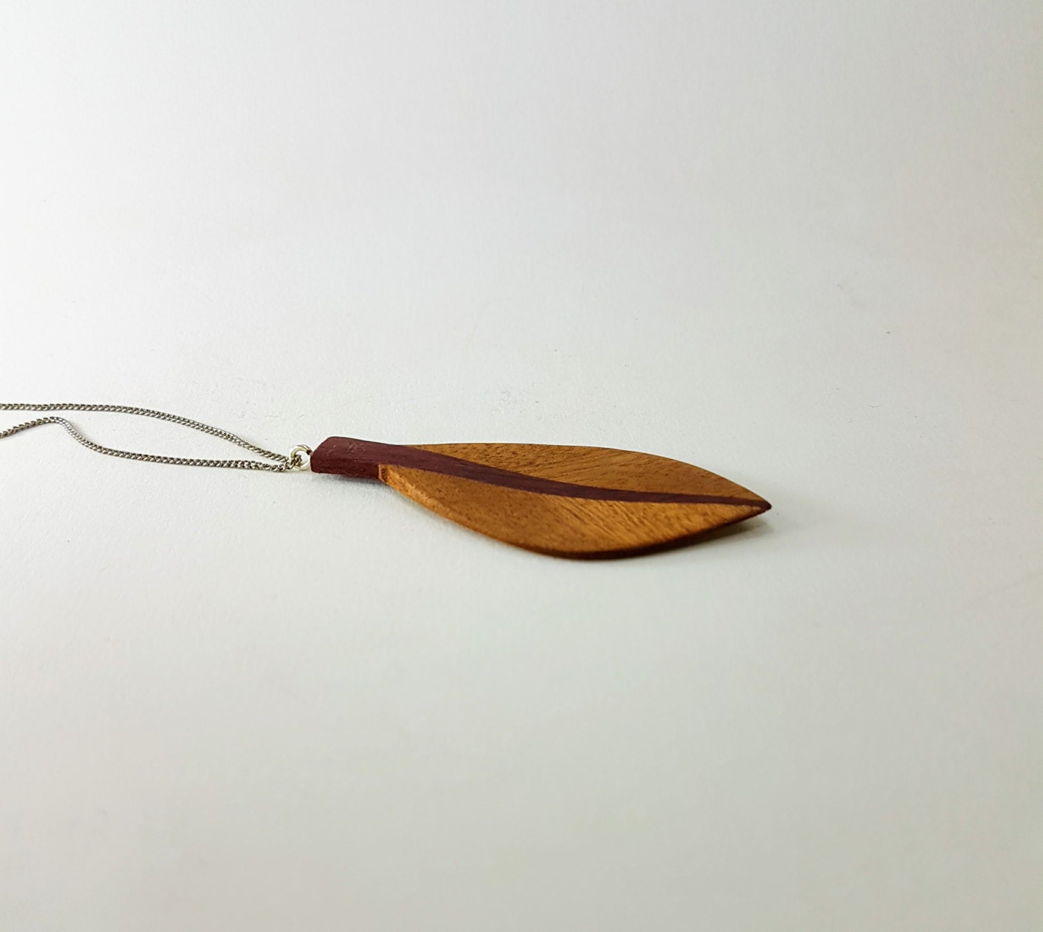 Mahagoni & Lila Herz Holzblatt Anhänger Halskette von uWOODlike