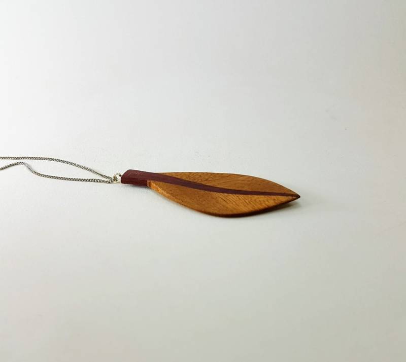 Mahagoni & Lila Herz Holzblatt Anhänger Halskette von uWOODlike