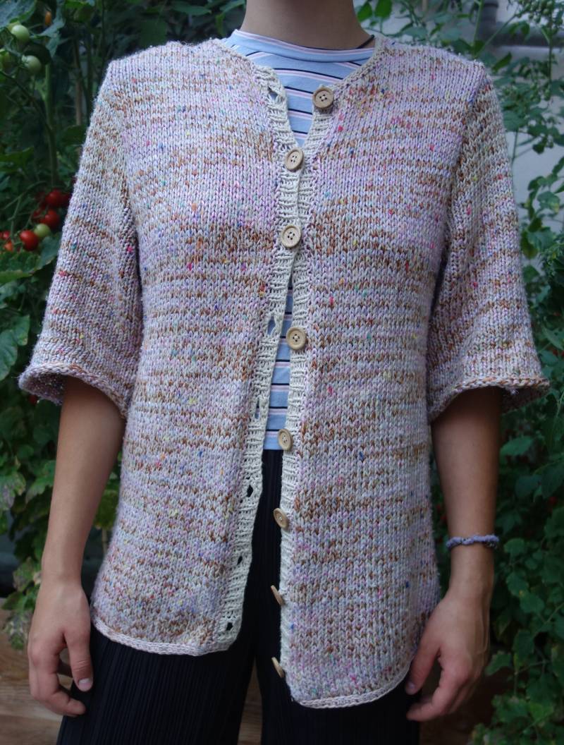 Pastellfarbene Strickjacke, Dreiviertel Arm Pastellfarbene Strickjacke, Dreiviertel Arm von ueberhaupt