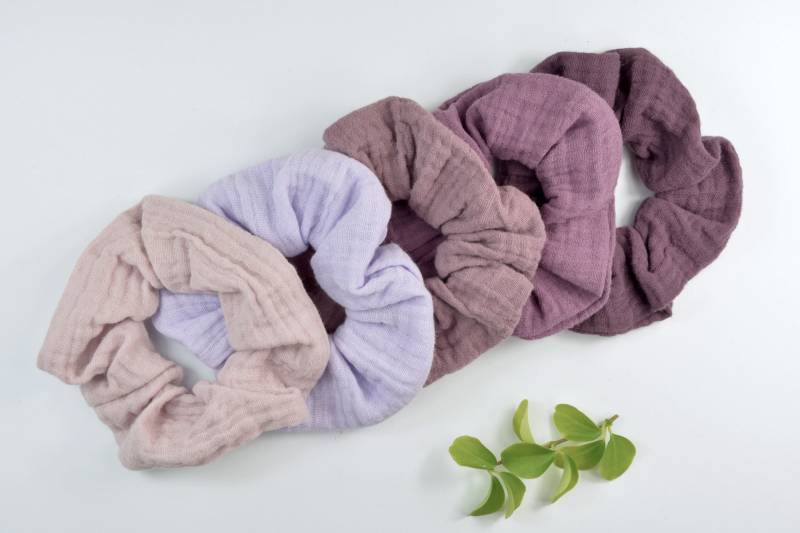 2 Größen Scrunchie Musselin/Haargummi Zopfgummi Hellrosa Helles Flieder Mauve Aubergine von ullinahandmade