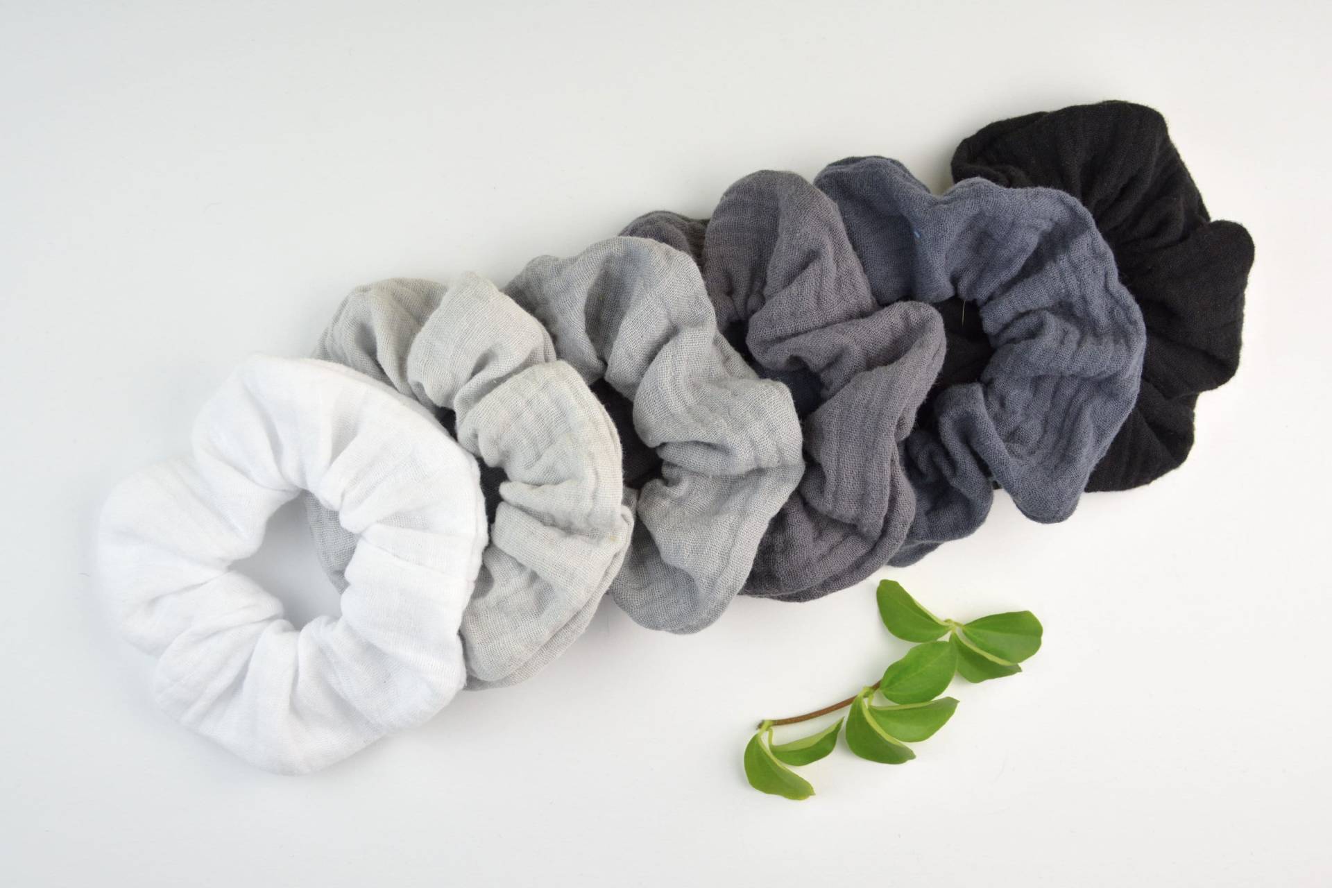 2 Größen Scrunchie Musselin/Zopfgummi Haargummi Weiß Hellgrau Grau Dunkelgrau Anthrazit Schwarz Einfarbig Uni 2 Größen Scrunchie Musselin/Zopfgummi Haargummi Weiß Hellgrau Grau Dunkelgrau Anthrazit Schwarz Einfarbig Uni von ullinahandmade
