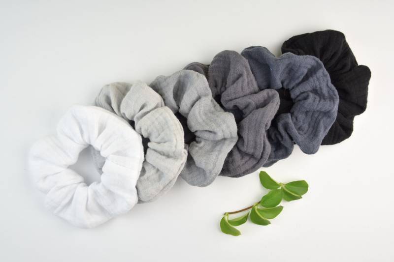 2 Größen Scrunchie Musselin/Zopfgummi Haargummi Weiß Hellgrau Grau Dunkelgrau Anthrazit Schwarz Einfarbig Uni von ullinahandmade