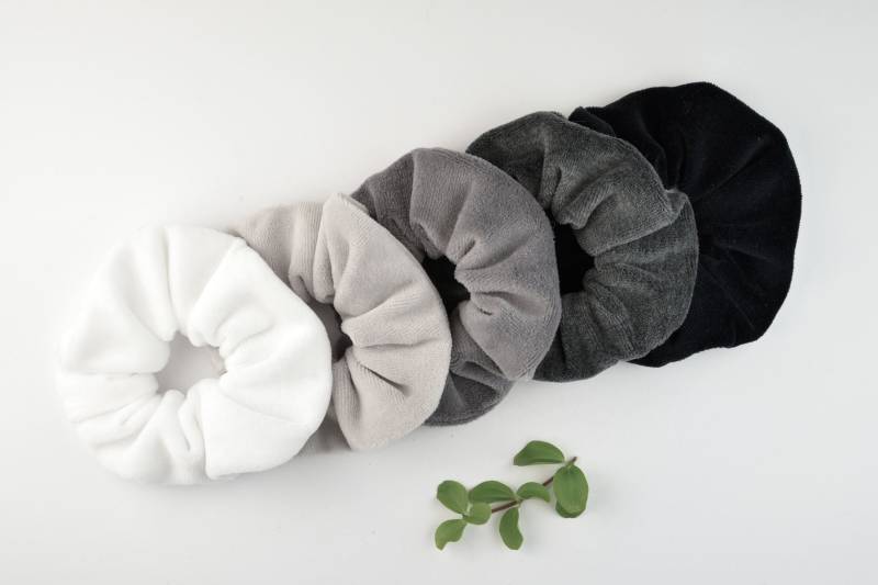 2 Größen Scrunchie Nicki/Haargummi Zopfgummi Weiß Hellgrau Grau Anthrazit Schwarz Einfarbig Uni von ullinahandmade