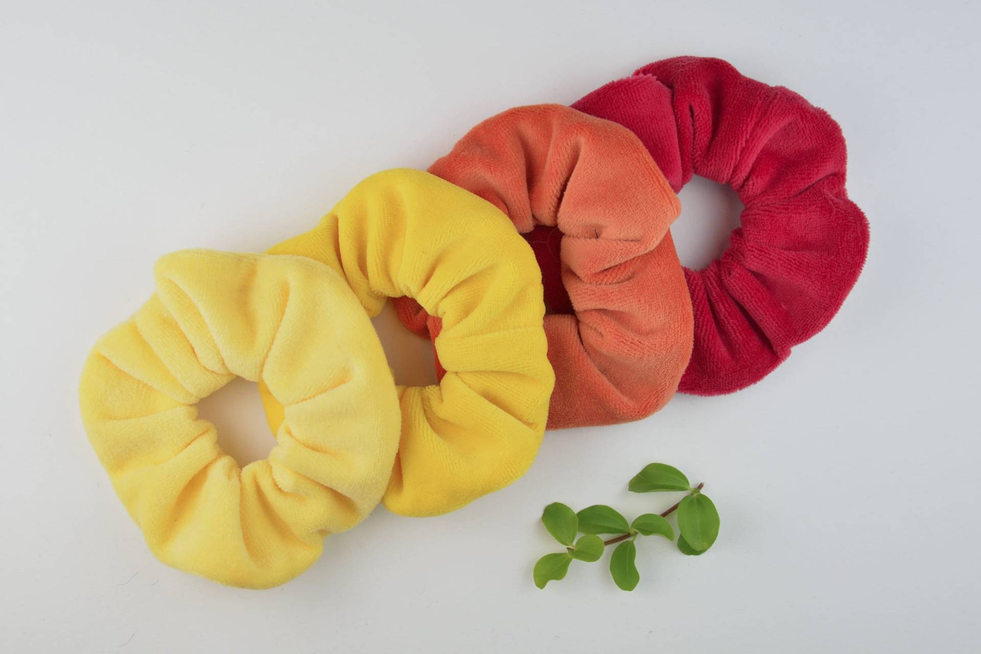 2 Größen Scrunchie Nicki/Haargummi Zopfgummi Zitronengelb Gelb Orange Signalrot 2 Größen Scrunchie Nicki/Haargummi Zopfgummi Zitronengelb Gelb Orange Signalrot von ullinahandmade