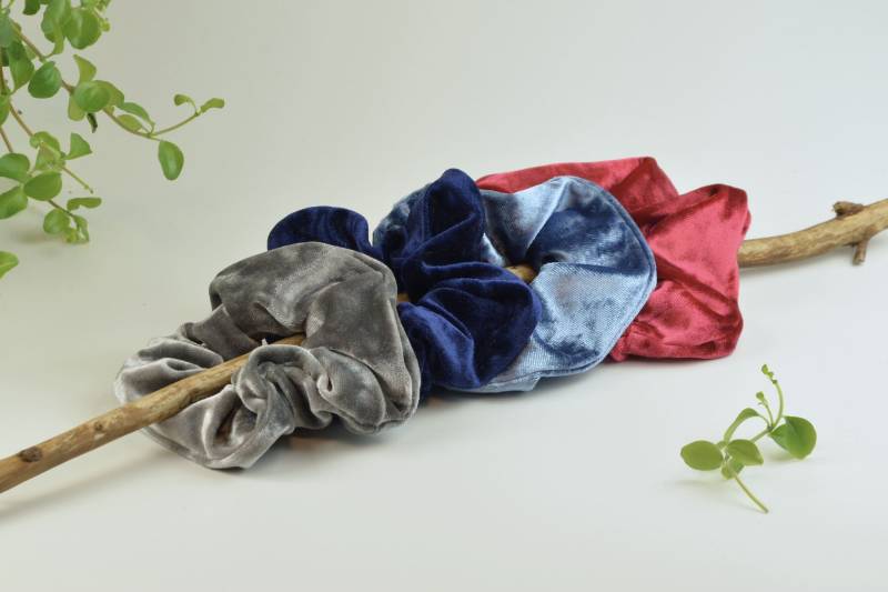 Scrunchie Aus Samt/Haargummi Zopfgummi Rot Grau Dunkelblau Hellblau von ullinahandmade