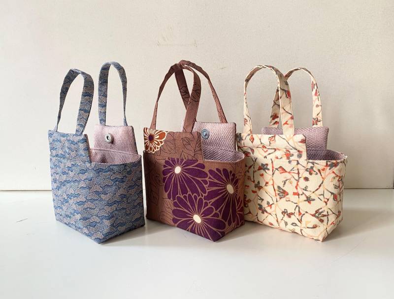 Kawaii Kleine Kimono Tasche 23x12x8cm - Upcycled Handmade Mini Bag Niedlich & Einzigartig Nachhaltiges Accessoire Kawaii Kleine Kimono Tasche 23x12x8cm - Upcycled Handmade Mini Bag Niedlich & Einzigartig Nachhaltiges Accessoire von umeKIMONOdesign