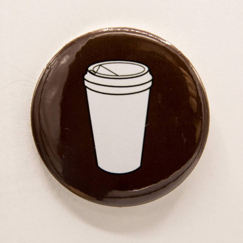 Coffee To Go Becher 5, 5 cm Button/Pin Oder Magnet von unbuttonednyc