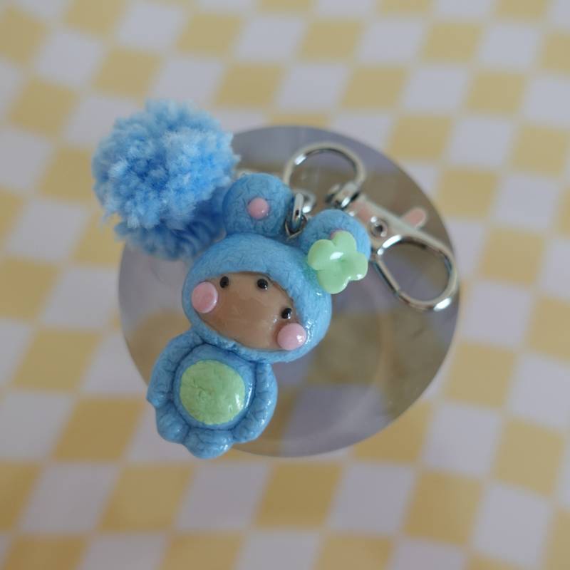 Handgemachter Fluff Club Polymer Clay Schlüsselanhänger Mit Extra Charm von uncomfycherry
